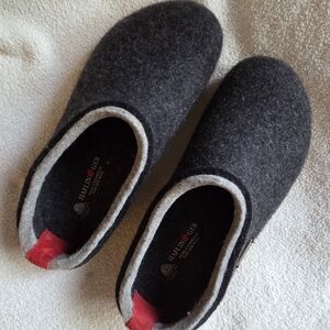 Haflinger Charcoal Wool Slip-Ons with Red Accent